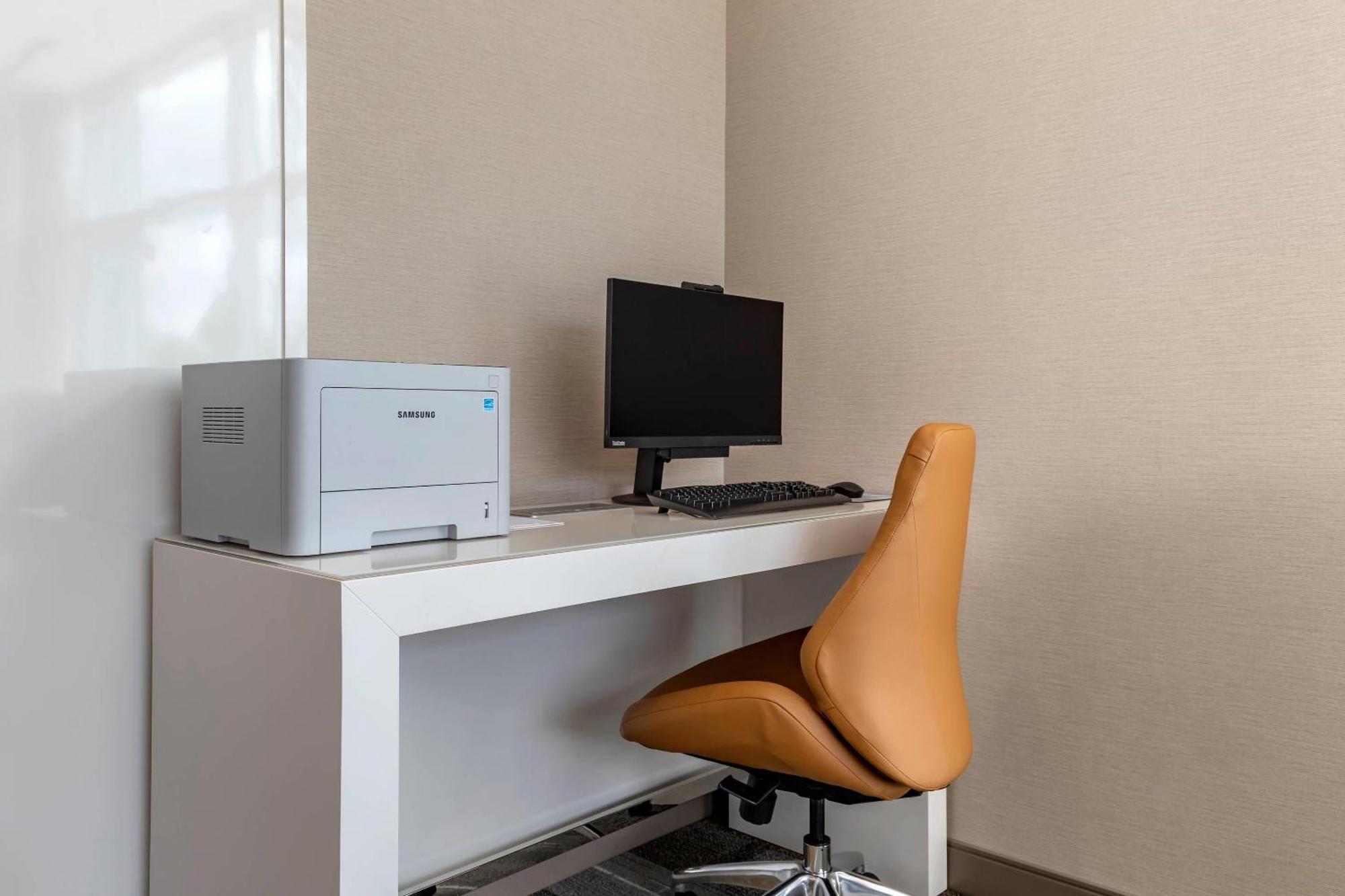 Cambria Hotel 3*