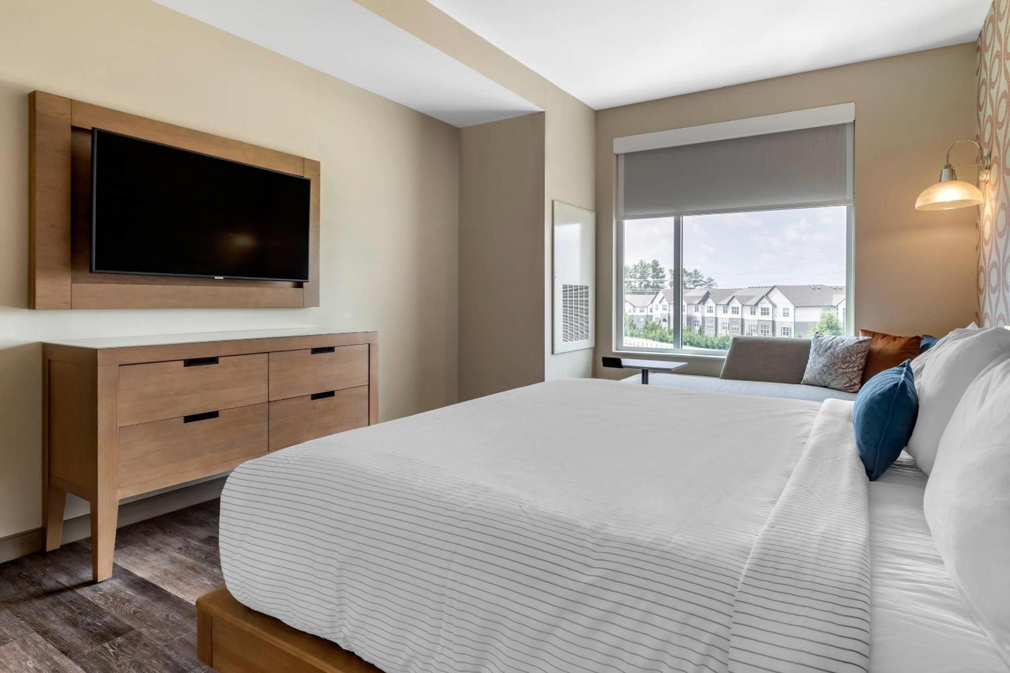 Cambria Hotel 3*