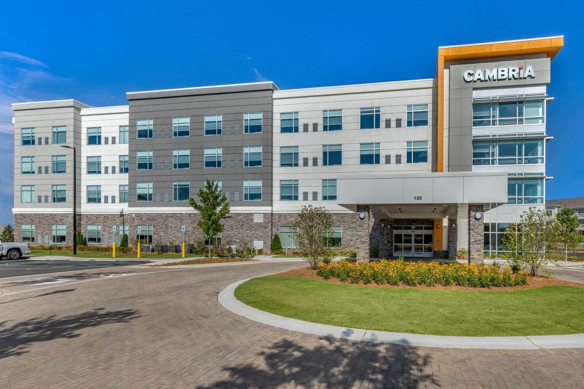 Cambria Hotel 3*
